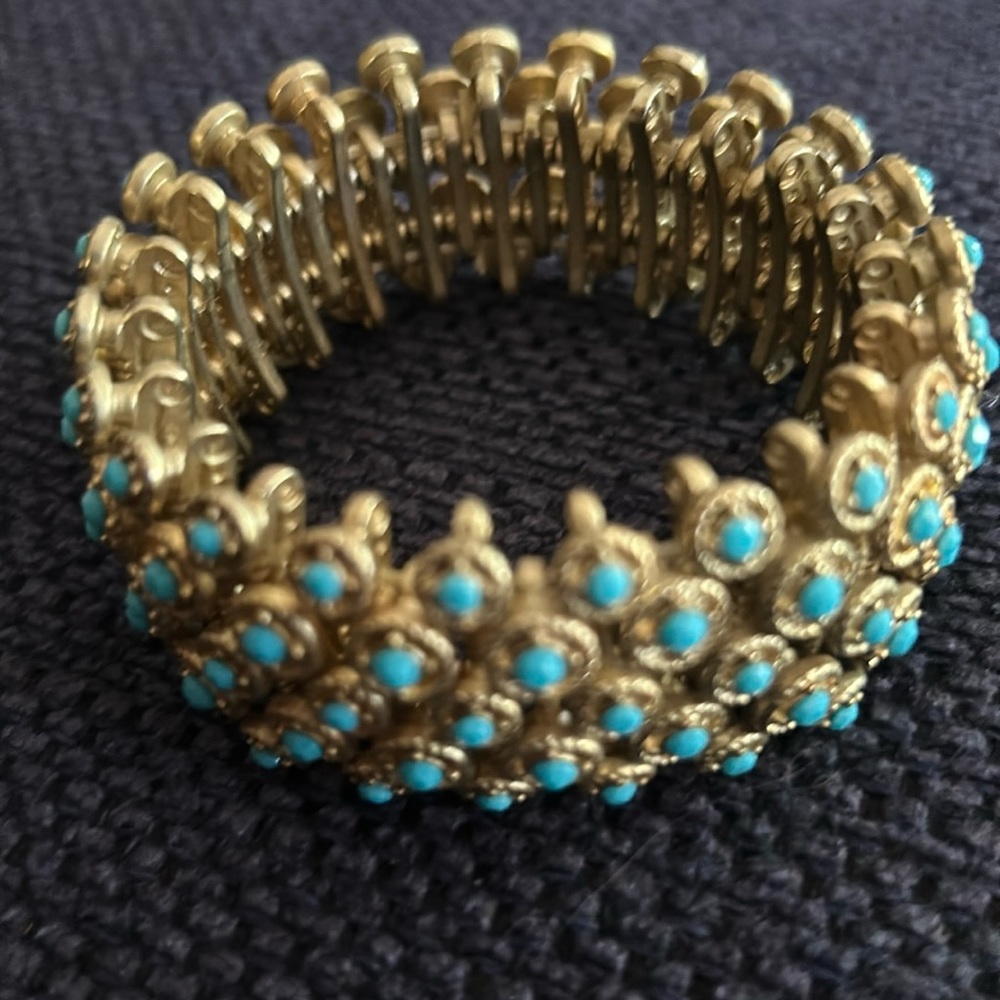 Vintage faux Torqouise gold tone bracelet-Excellent Condition